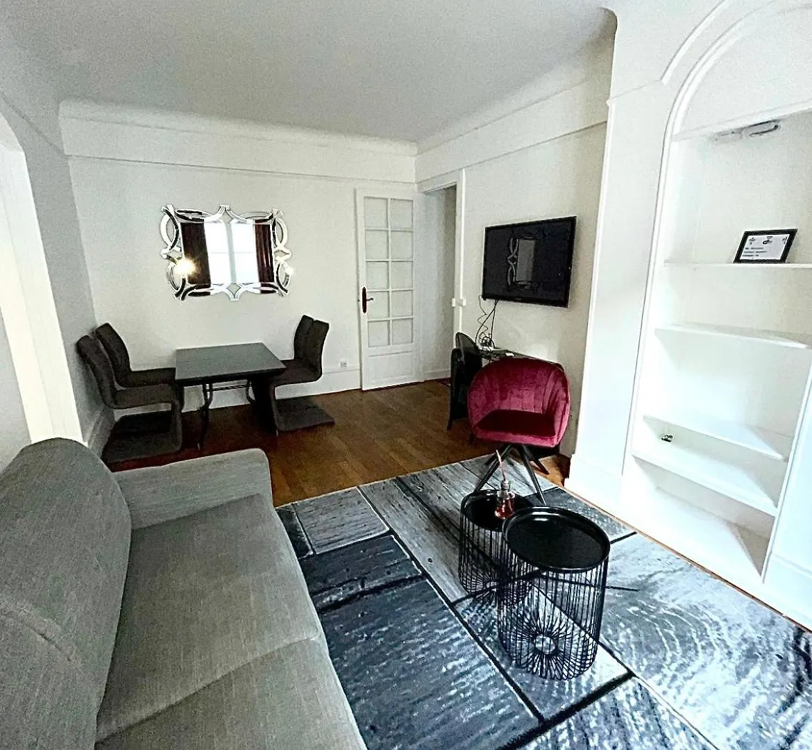 Center Trocadero Apartman *
